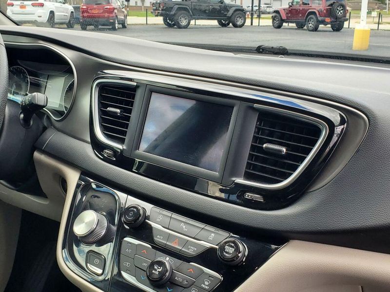 Used 2020 Chrysler Pacifica TouringImage 18