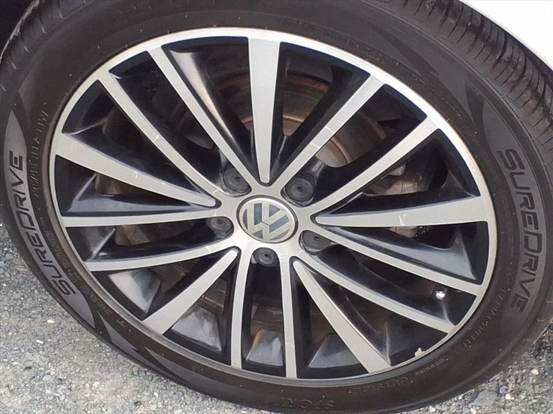 2016 Volkswagen Jetta 1.8T Sport photo 3