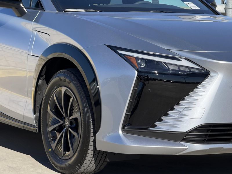 New 2026 Lexus RZ 350eImage 4