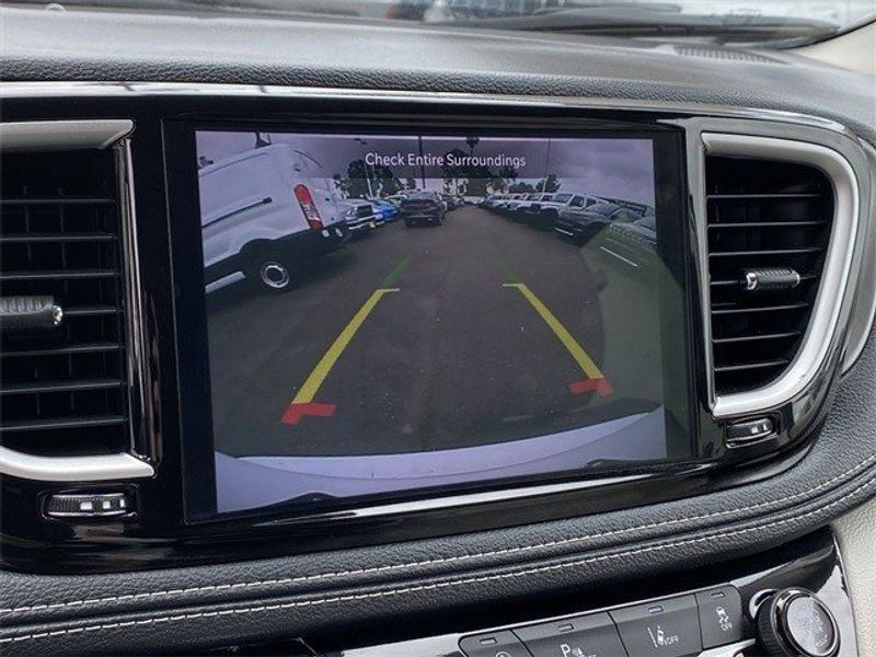 2021 Chrysler Pacifica Touring LImage 19