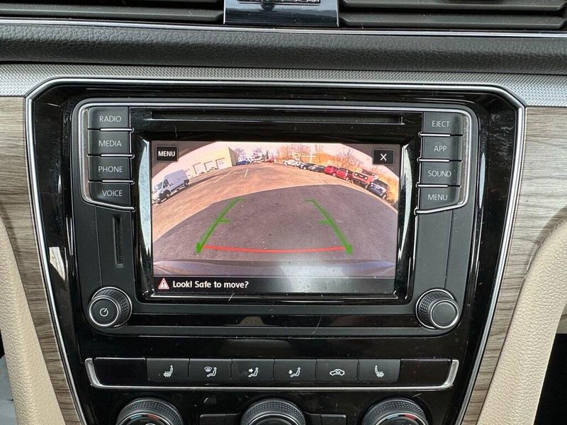 2018 Volkswagen Passat 2.0T SEImage 5