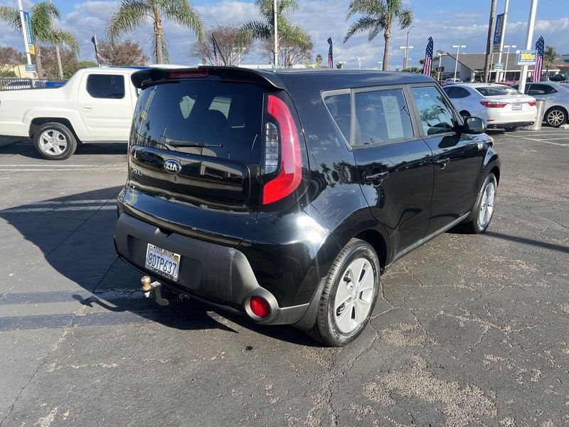 2016 Kia Soul BaseImage 5