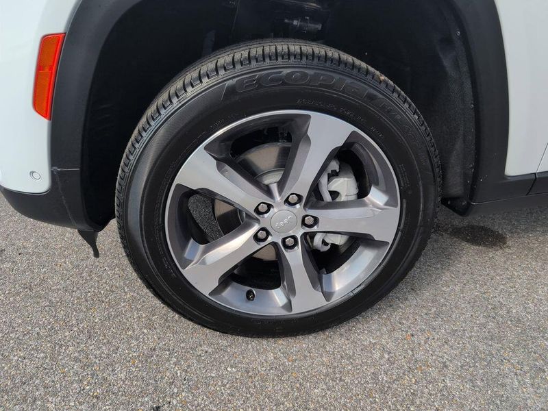 2025 Jeep Grand Cherokee Limited 4x2Image 9