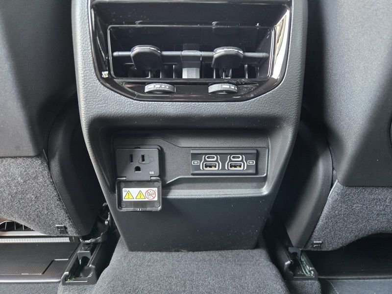 New 2026 Jeep Grand Cherokee Laredo X 4x2