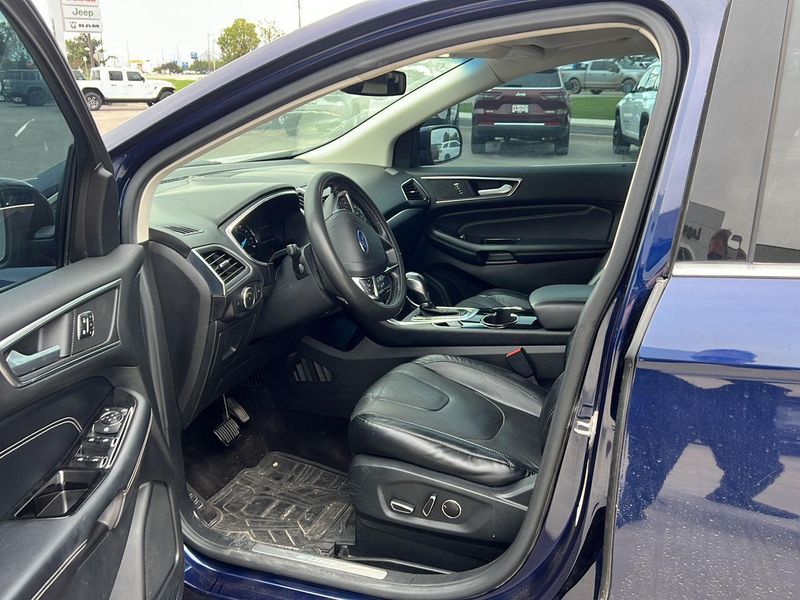 2016 Ford Edge Titanium photo 9