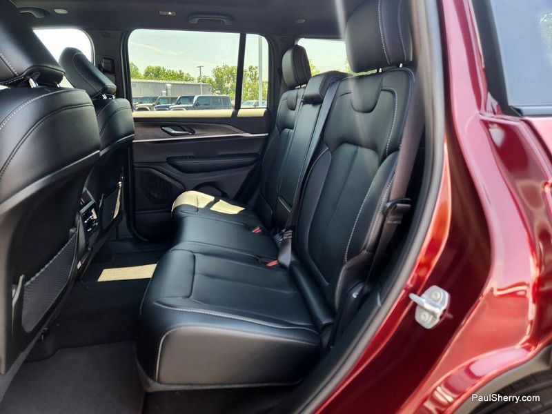 New 2025 Jeep Grand Cherokee Limited 4x4Image 54