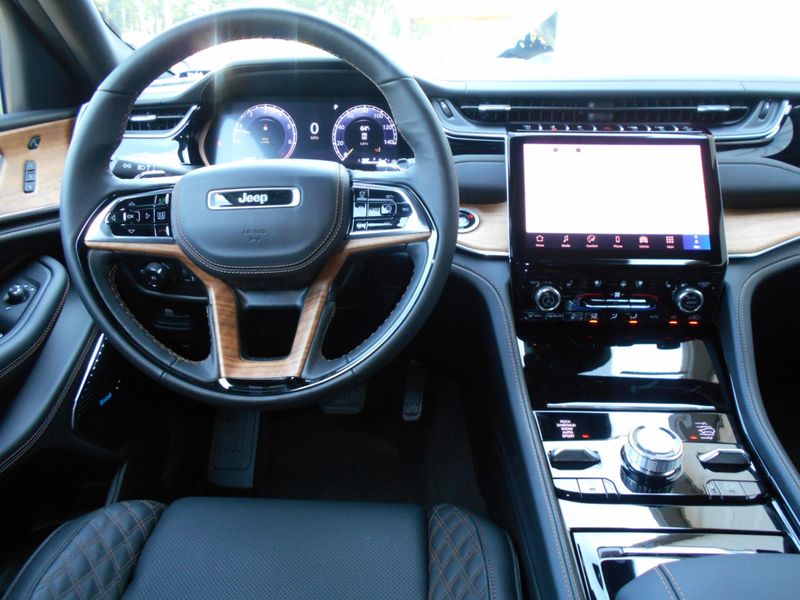 New 2025 Jeep Grand Cherokee L Summit Reserve 4x4Image 4