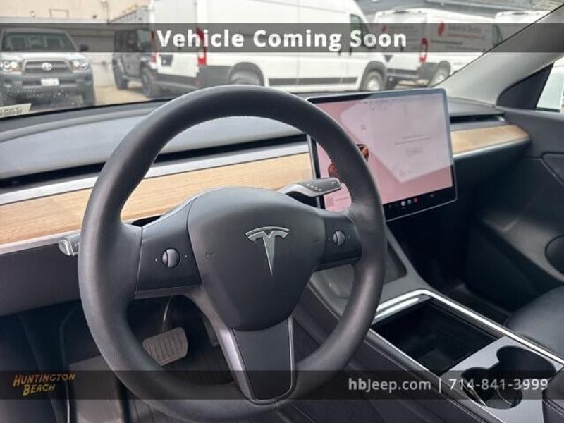 2022 Tesla Model Y Long RangeImage 10