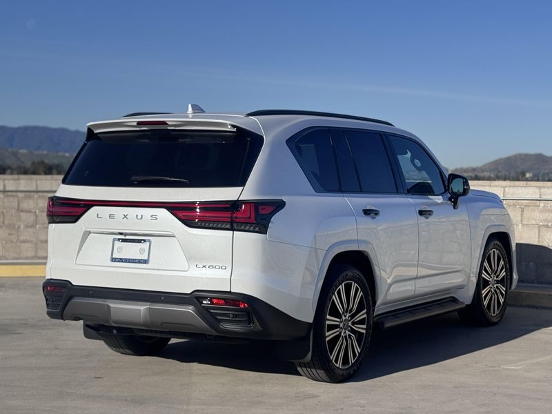 2025 Lexus LX 600 LuxuryImage 12