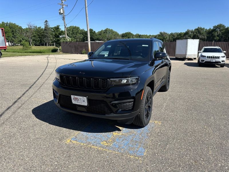 2024 Jeep Grand Cherokee Altitude X 4x4Image 4