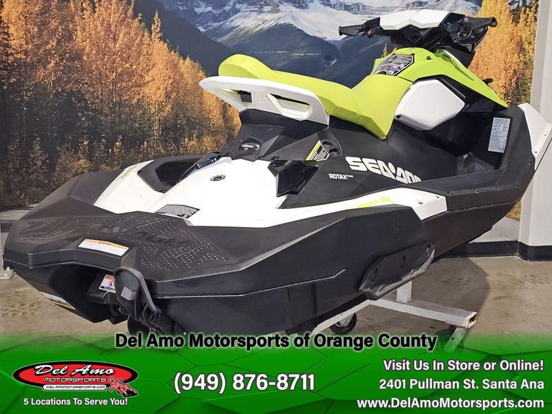 2023 Sea-Doo 63PF  in a MANTA GREEN / WHITE exterior color. Del Amo Motorsports of Orange County (949) 416-2102 delamomotorsports.com 