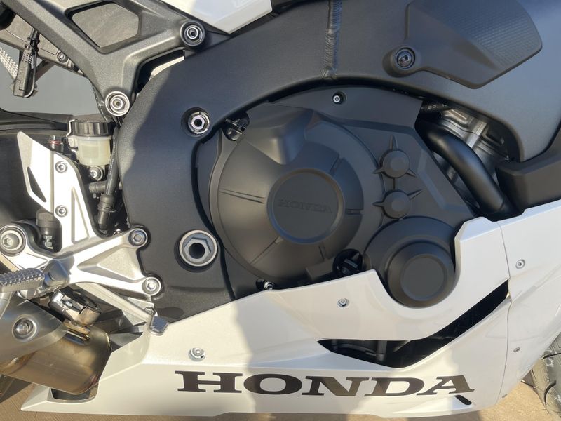 2025 Honda CBR1000RR ABS Image 10