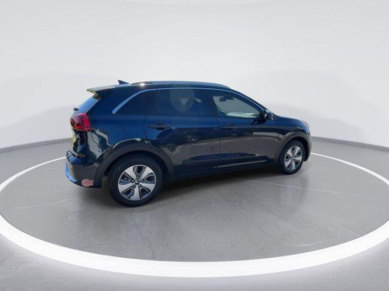 Used 2019 Kia Niro Plug-In Hybrid LXImage 8