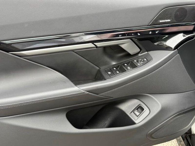 Used 2025 BMW i5 xDrive40Image 17