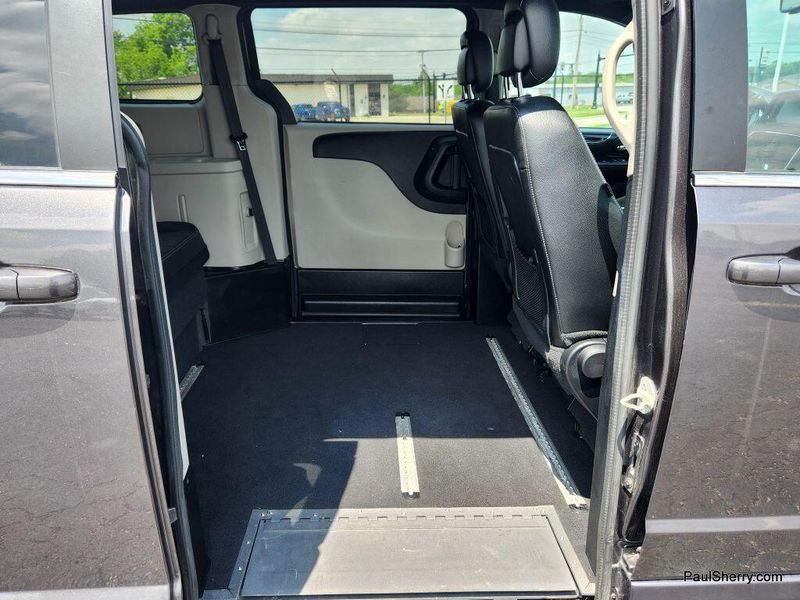 2018 Dodge Grand Caravan SXTImage 48