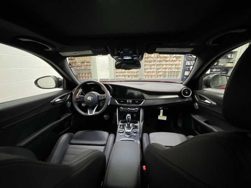 New 2025 Alfa Romeo Giulia Intensa AwdImage 17
