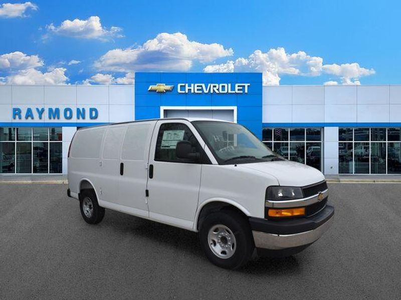New 2026 Chevrolet Express 2500 Work VanImage 1