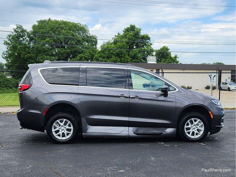 Used 2022 Chrysler Pacifica Touring L