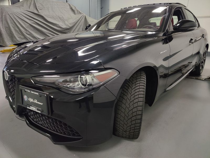 Used 2022 Alfa Romeo Giulia Veloce AWD w/Sunroof/NavImage 12