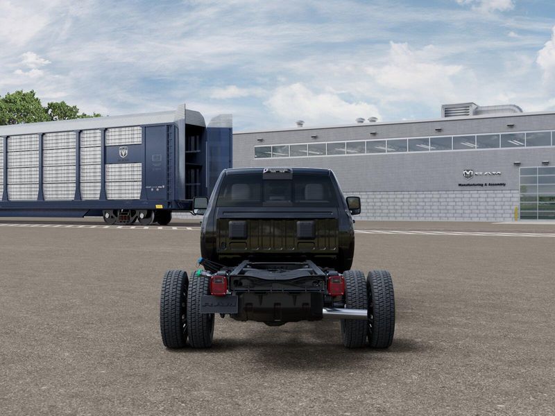 New 2026 RAM 4500 Big Horn Chassis Crew Cab 4x4 60