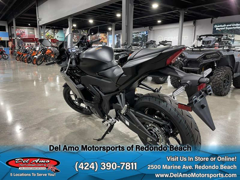 2025 Yamaha YZF-R3 ABS Image 13