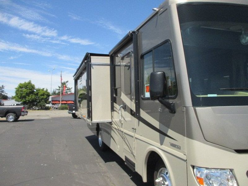 2014 Ford F-53 Motorhome Chassis Image 31