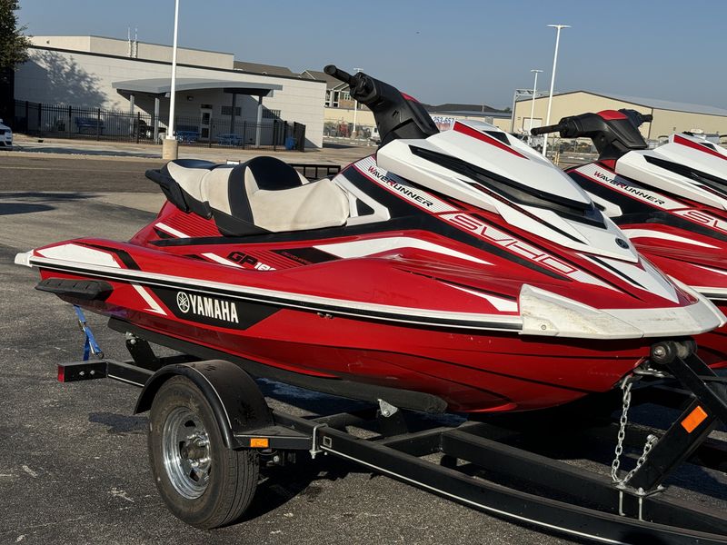 2018 YAMAHA PWC GP1800 TORCH RED AND WHITE Image 2