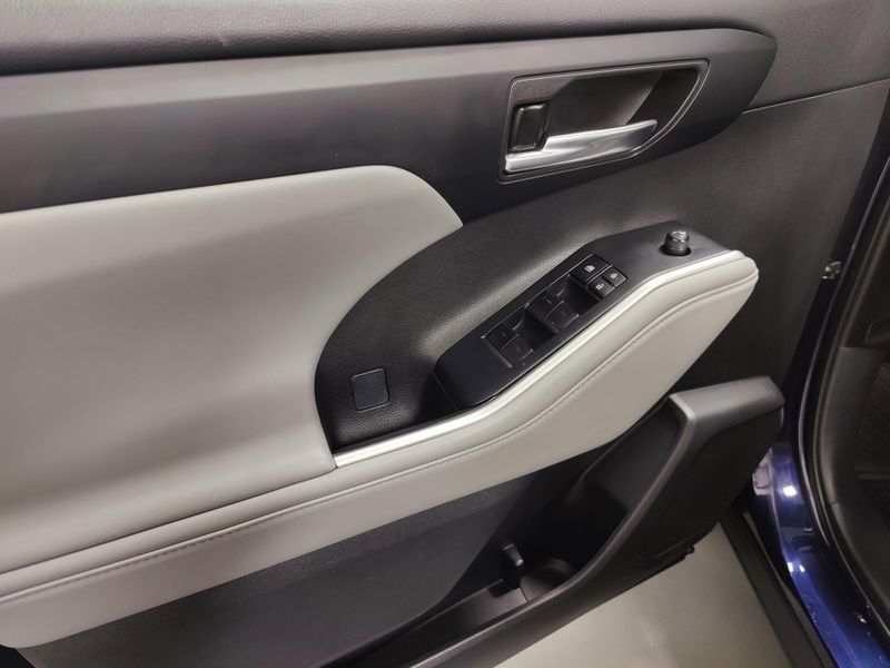 Used 2022 Toyota Highlander XLE AWD w/SunroofImage 30