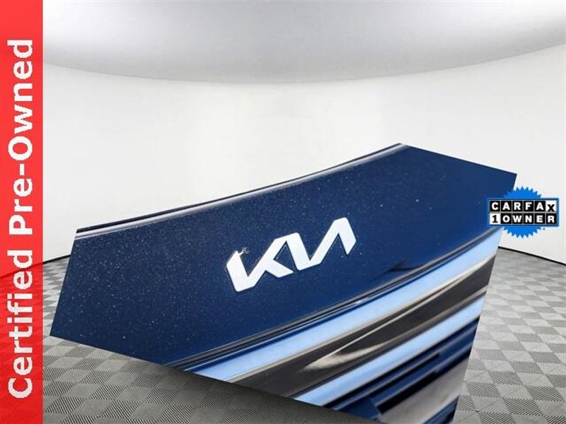 Used 2024 Kia Niro Plug-In Hybrid SXImage 5