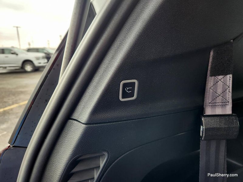 Used 2024 Chrysler Pacifica Touring