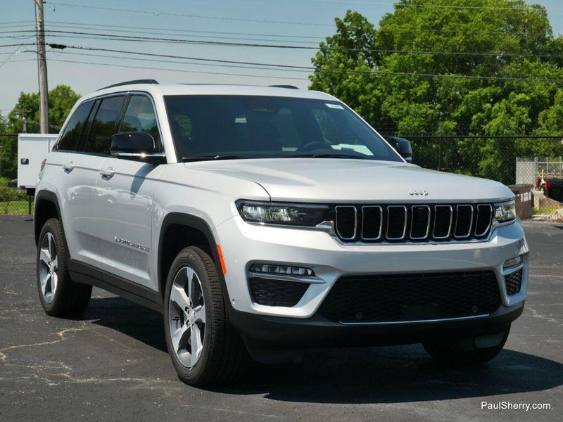 2025 Jeep Grand Cherokee Limited photo 9