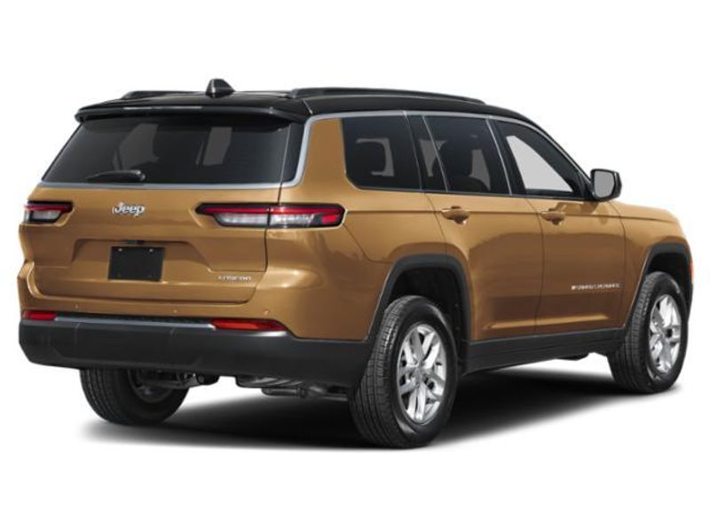 New 2027 Jeep Grand Cherokee SummitImage 3