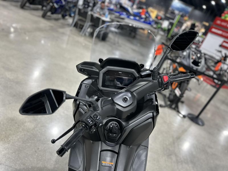 2025 Yamaha Xmax Image 10