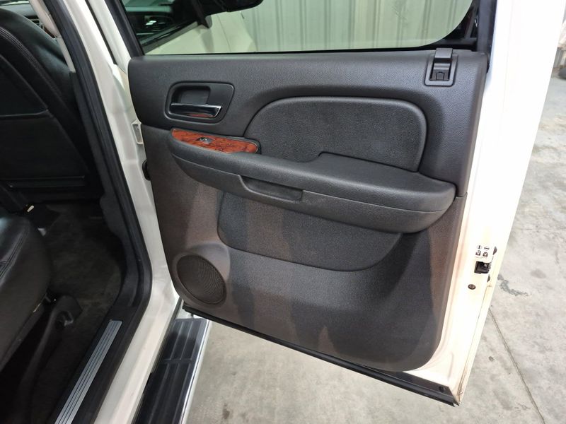 Used 2013 Chevrolet Avalanche LTZImage 9