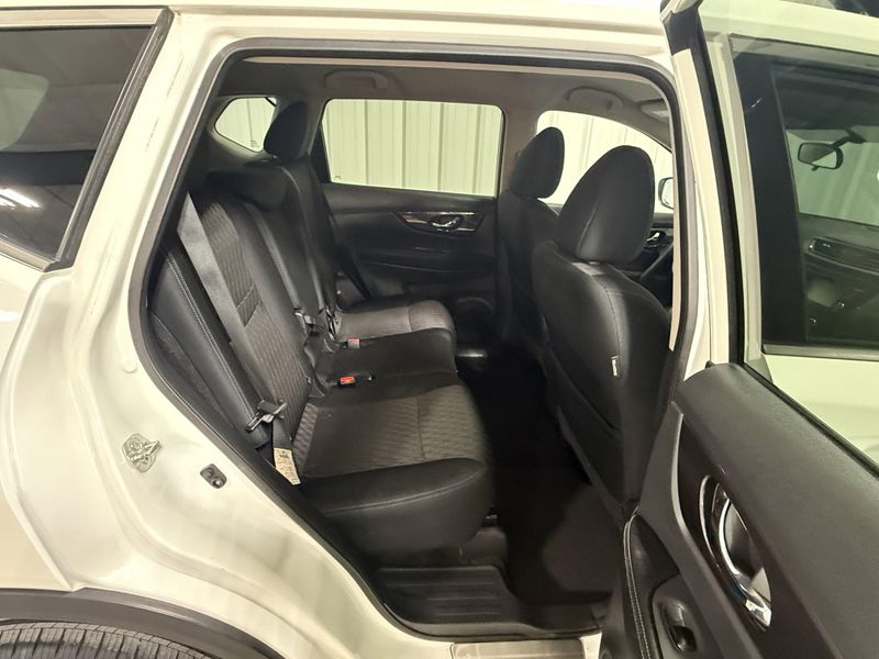 Used 2018 Nissan Rogue SVImage 12