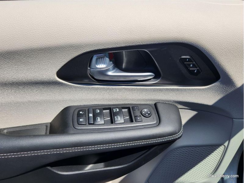 Used 2024 Chrysler Pacifica Touring L