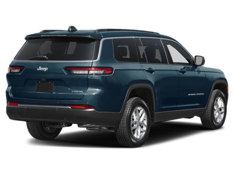 New 2027 Jeep Grand Cherokee SummitImage 3