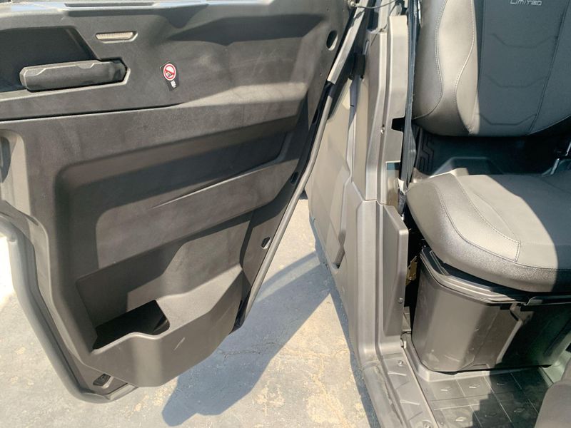 New 2025 Can-Am DEFENDER MAX LIMITED CAB HD10 Image 28