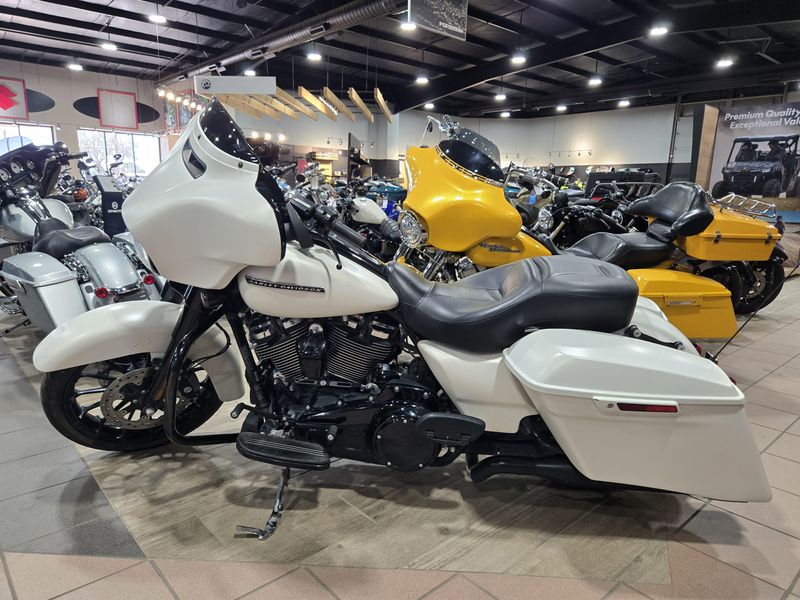 USED 2018 HARLEY STREET GLIDE SPECIAL Image 3