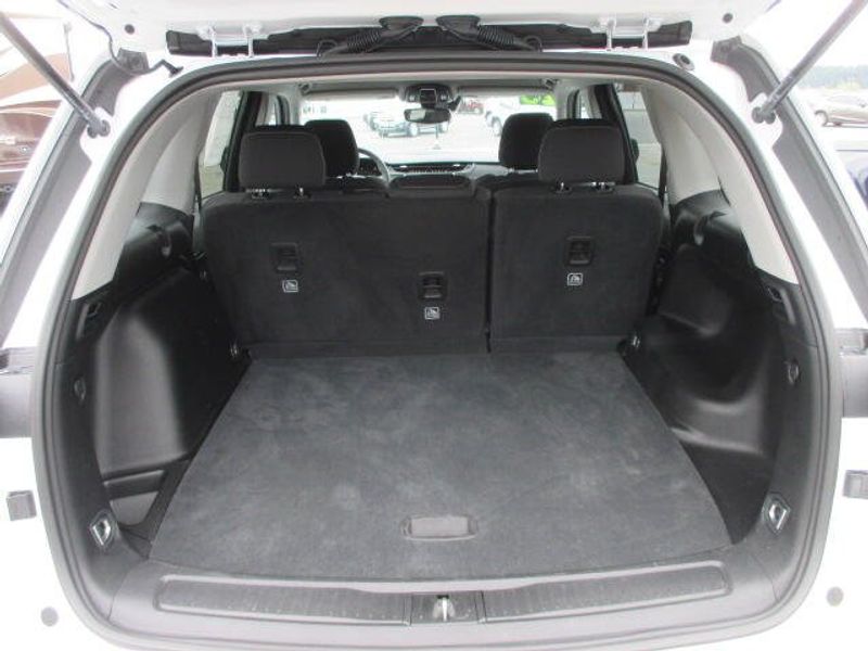 Used 2023 Jeep Grand Cherokee LaredoImage 9