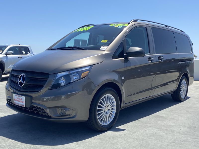 2017 Mercedes-Benz Metris Passenger Van PassengerImage 6