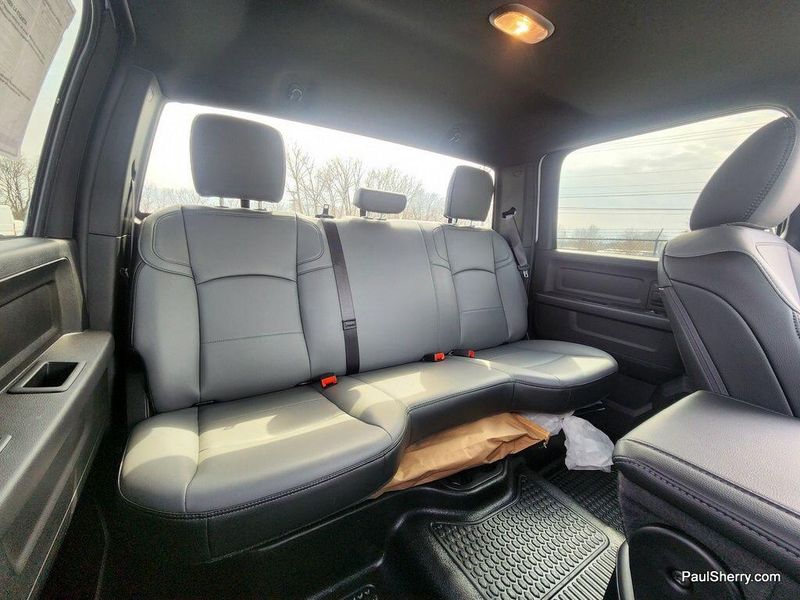 2024 RAM 5500 Tradesman Chassis Crew Cab 4x4 84