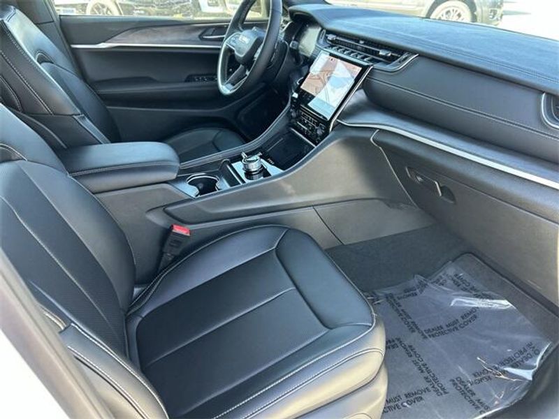 New 2025 Jeep Grand Cherokee Limited 4x4Image 12