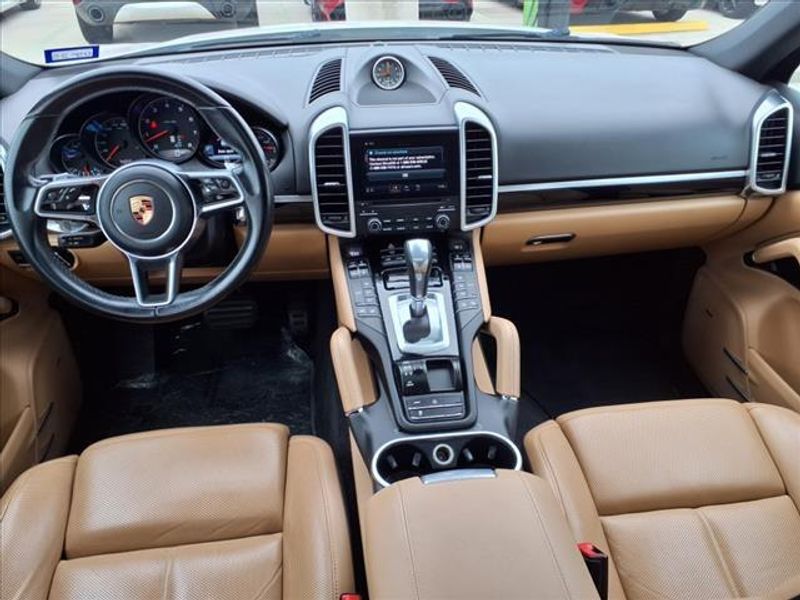 2018 Porsche Cayenne BaseImage 4