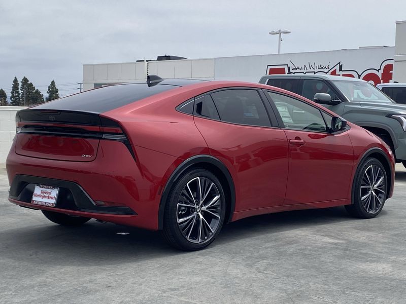 2025 Toyota Prius XLEImage 3