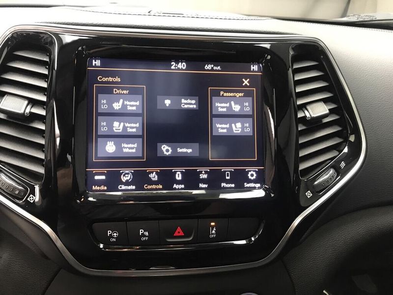 Used 2021 Jeep Cherokee LimitedImage 8