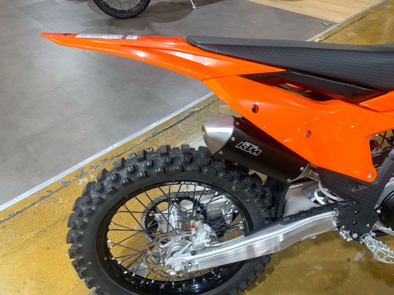 2025 KTM 300 SX Image 16