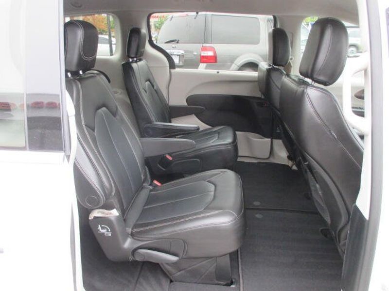 Used 2020 Chrysler Voyager LXIImage 28