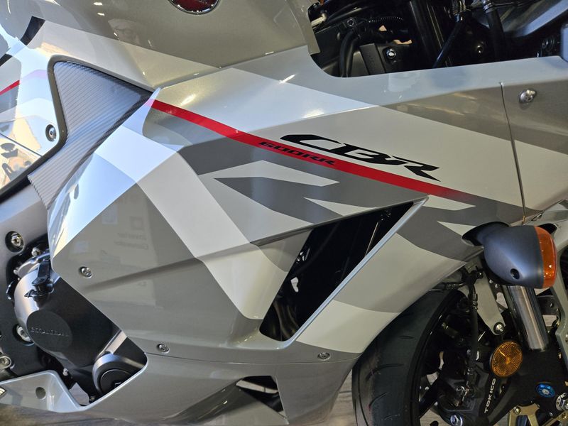 NEW 2026 HONDA CBR600RR Image 10