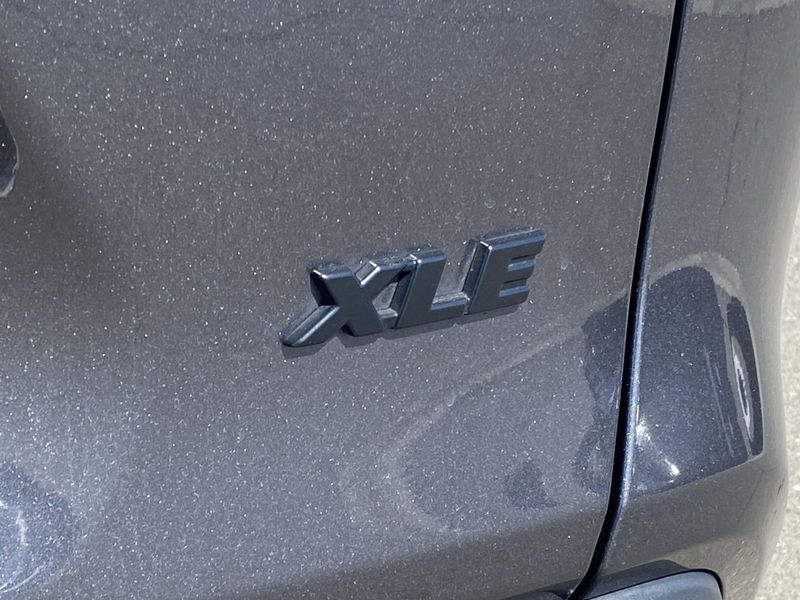 2021 Toyota RAV4 XLEImage 4